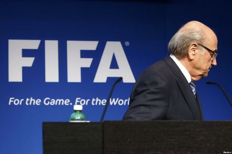 Европарламент: президент ФИФА покидает свой пост 